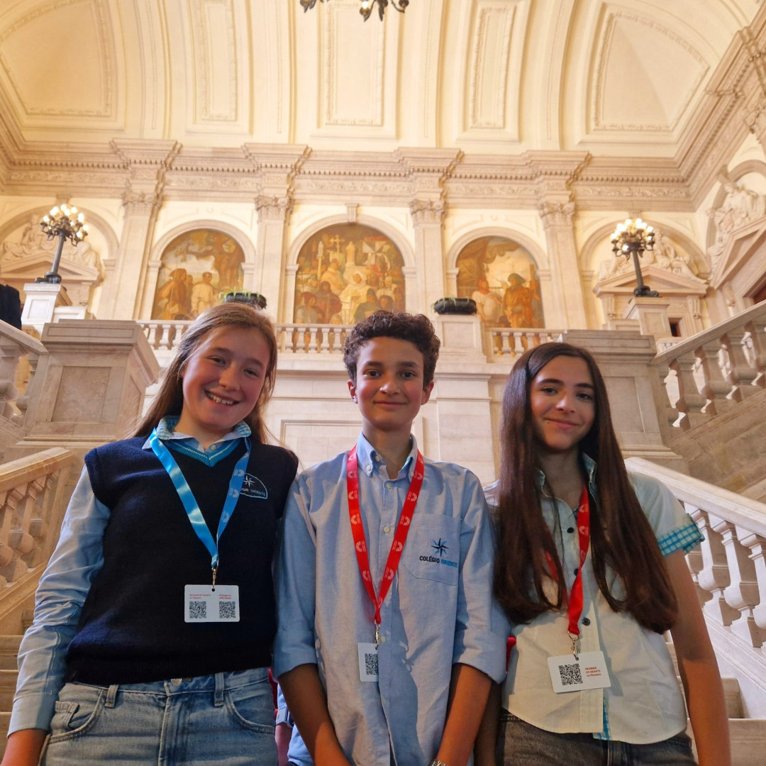 Alunos do Colégio Oriente na Sessão Nacional do Parlamento dos Jovens